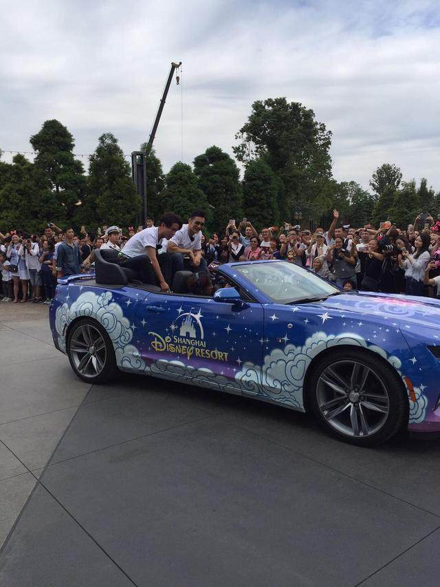 九游体育下载-西汉姆训练开放日，关键时刻主帅复盘引欢呼，法国杯在即，临场指挥获称赞的简单介绍