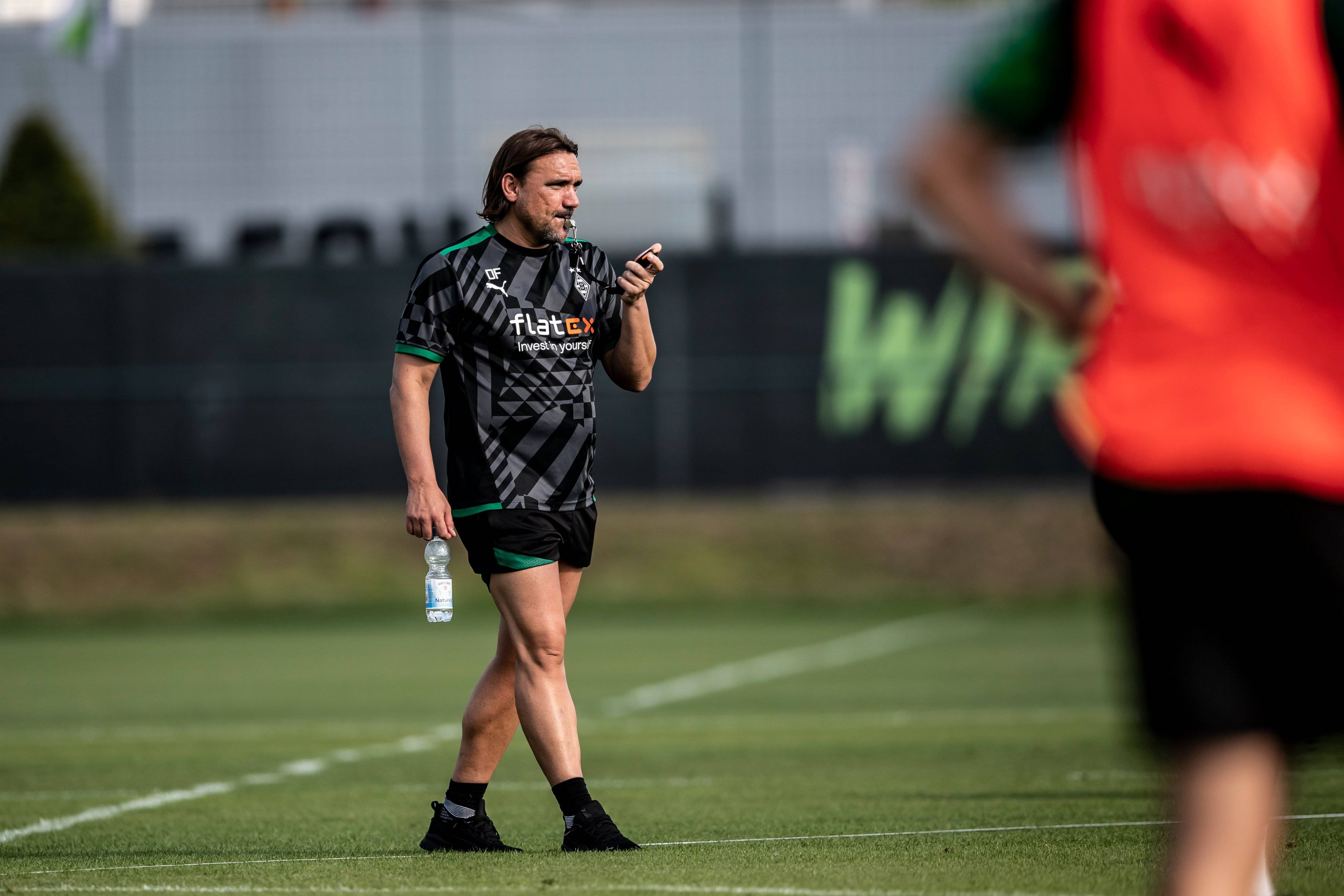 九游体育-赛前门兴格拉德巴赫备战欧篮联，复出首秀细节曝光，气氛紧张，心理建设被强调(范志毅评价武磊特点并祝贺他获得金球奖)